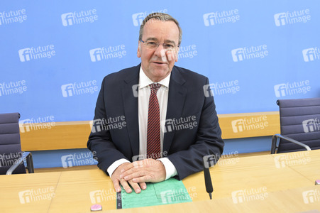 Bundespressekonferenz Neuer Wehrdienst in Berlin